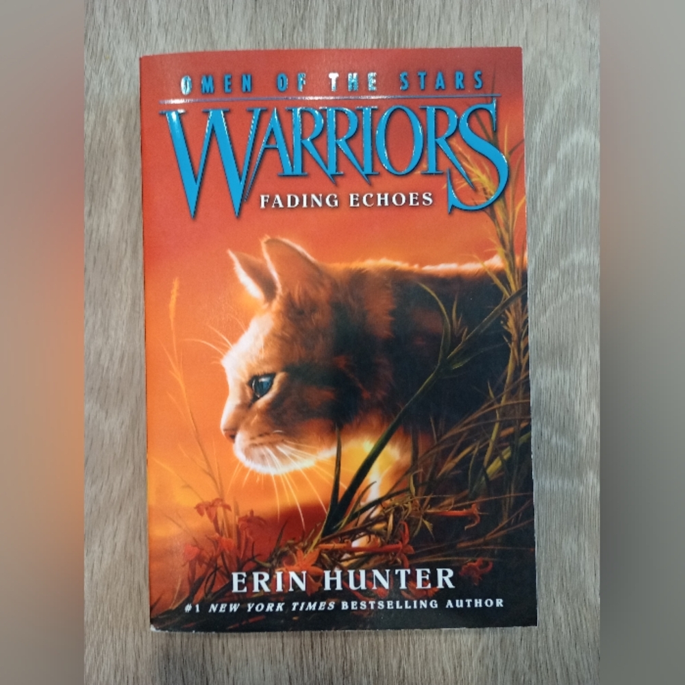 Warriors: Omen Of The Stars: Fading Echoes by Erin Hunter - Orange Cover